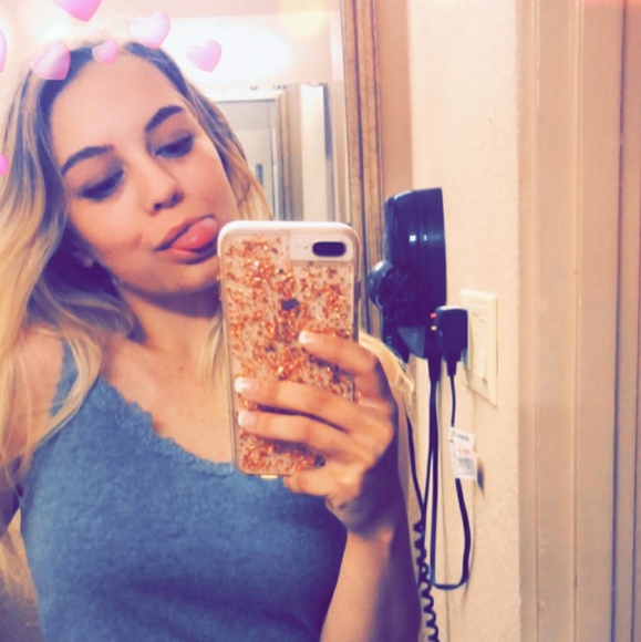 Meet your Posher, Brooke - Picture 1 of 1